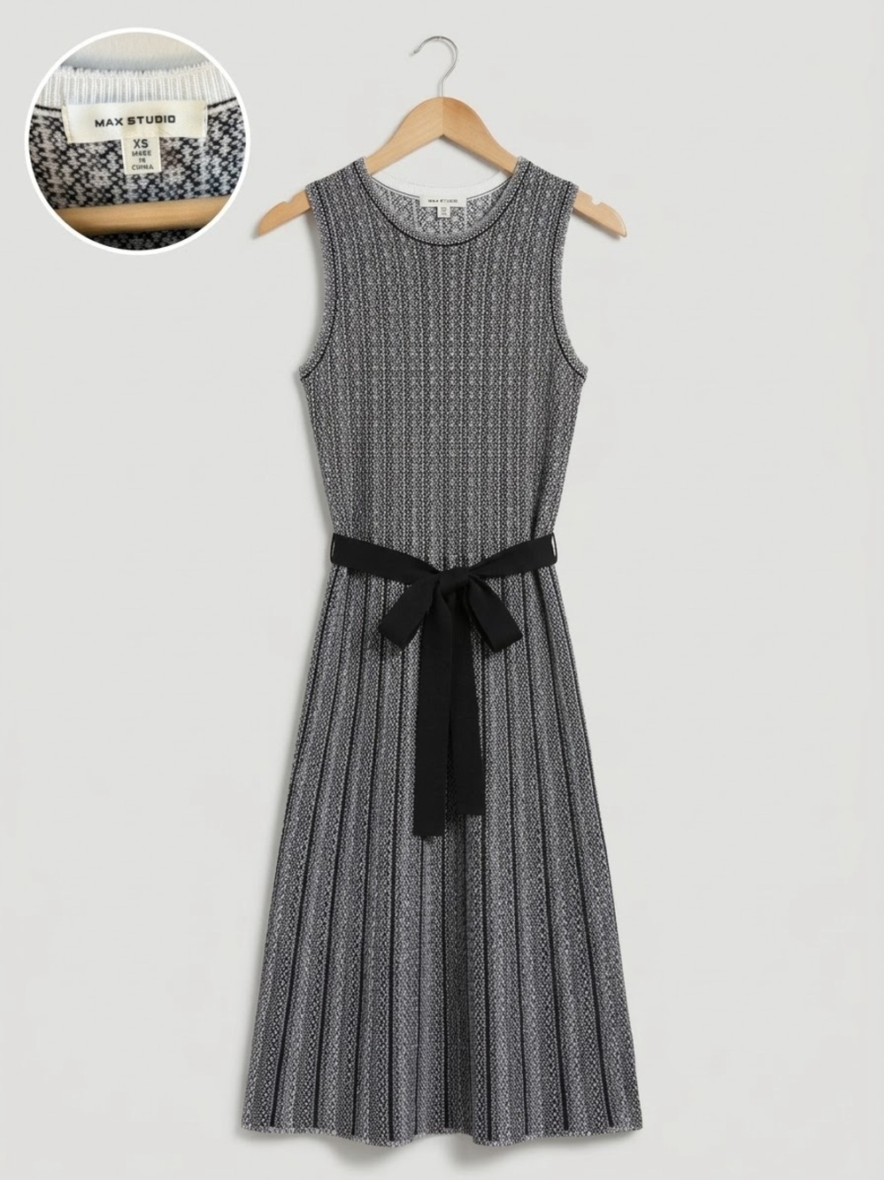 Max Studio Black & White Knit Pleated Belted Dress. Size XS.